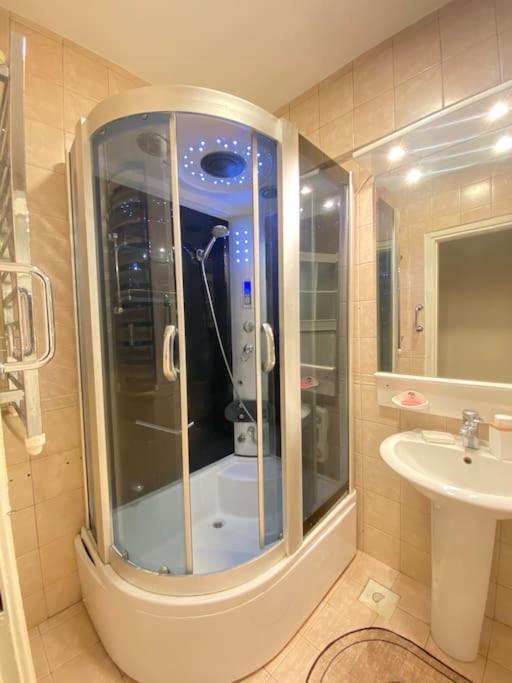 伊斯坦布尔Comfy - Spacious Flat On The Kadikoey Seaside公寓 外观 照片